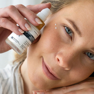 Saaren Taika Tyrni mustikka silmänympärysvoide tummien silmänalusien hoitoon ja katseen kirkastamiseen