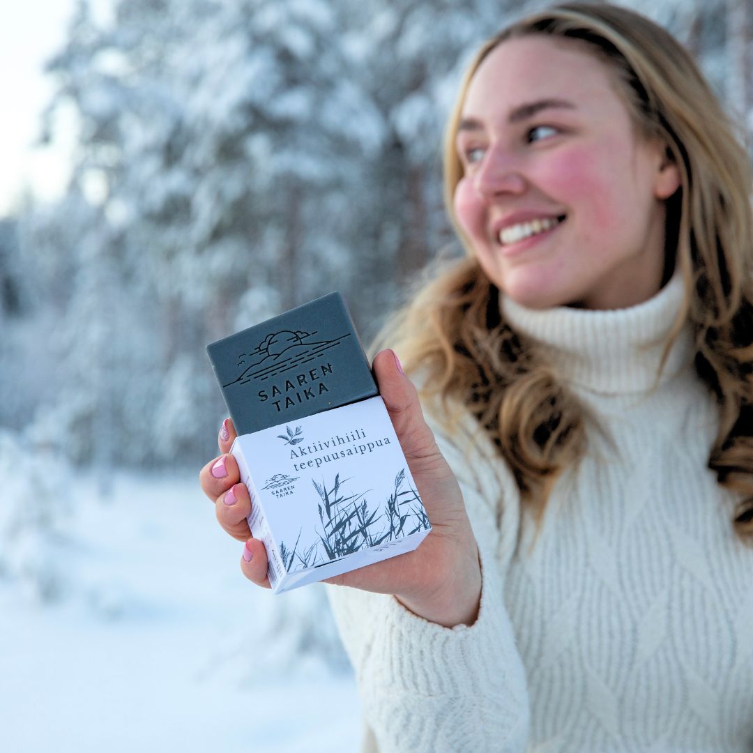 Aktivt kol Tea tree tvål, lämplig för t.ex. för oren eller akne hud, antibakteriell &amp; återfuktande - Saaren Taika 🇫🇮