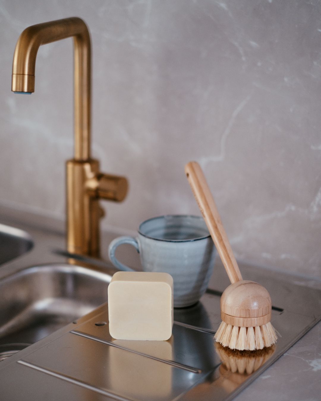 MESSUTARJOUS Biohajoava ja ekologinen siivoussaippua Greippi, tehokas pesuaine kaikkeen puhdistamiseen Siivoussaippua Saaren Taika Handmade