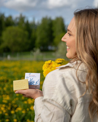 Greippishampoo tuuheuttaa, kosteuttaa, hillitsee kuivuutta