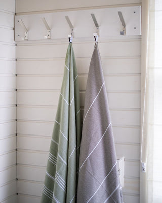 Hamam-pyyhe Sulo Oliivinvihreä on suurikokoinen, imukykyinen, lämmin ja kuivuu nopeasti 