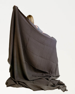 Päiväpeitto Vohveli Tummanharmaa, 100% puuvillaa - Saaren Taika Decor