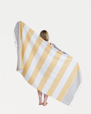 Saaren Taika suurikokoinen hamam pyyhe on imukykyinen, kevyt, pehmeä ja kuivuu nopeasti