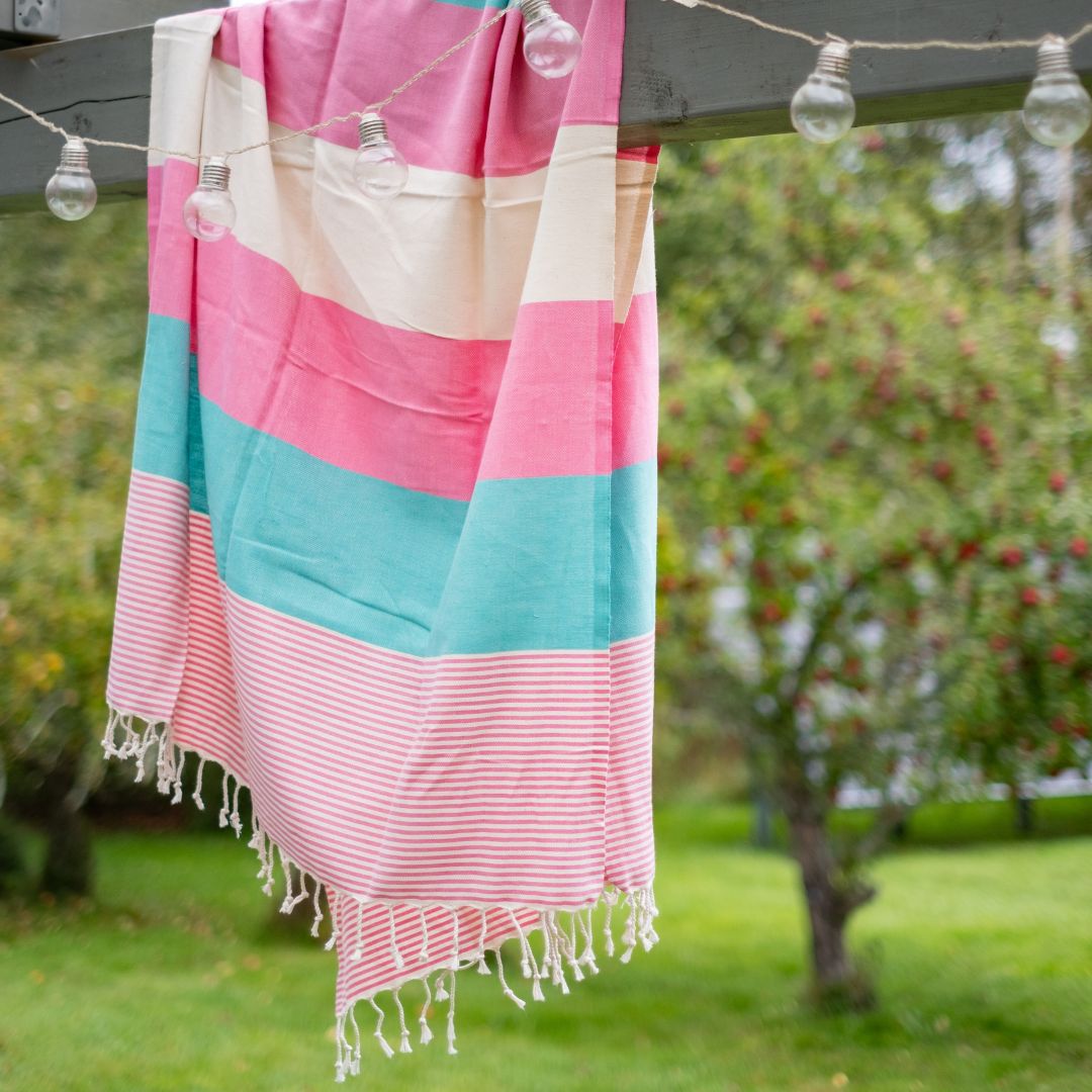 Isot ja pehmeät pyyhkeet avantoon ja talviuintiin Saaren Taika hamam pyyhe