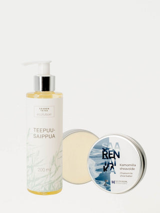 Teepuusaippuan ja Kamomilla sheavoiteen sisältävä setti on hellävarainen käsille