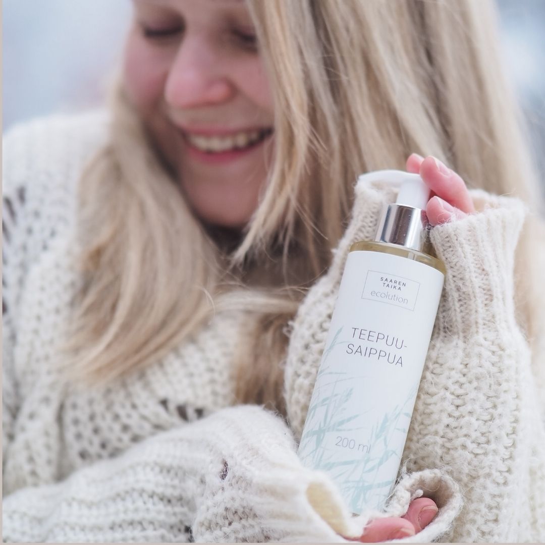 Nestemäinen Teepuusaippua pumppupullossa, kaikille ihotyypeille, erityisesti akneiholle, sulfaatiton, 95% luonnollista, vegaaninen, 200ml - Saaren Taika Ecolution