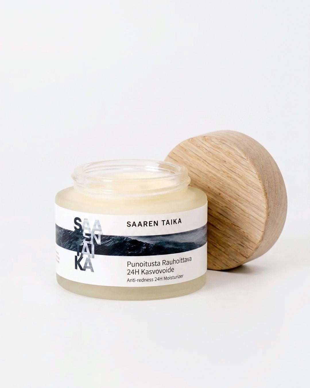 Punoitusta Rauhoittava 24H Kasvovoide on kehitetty vahvistamaan ihosi suojamuuria rakenteellisesti, rauhoittamaan ihosi hermopäätteitä ja hillitsemään pintaverisuonten reaktiivisuutta samanaikaisesti.