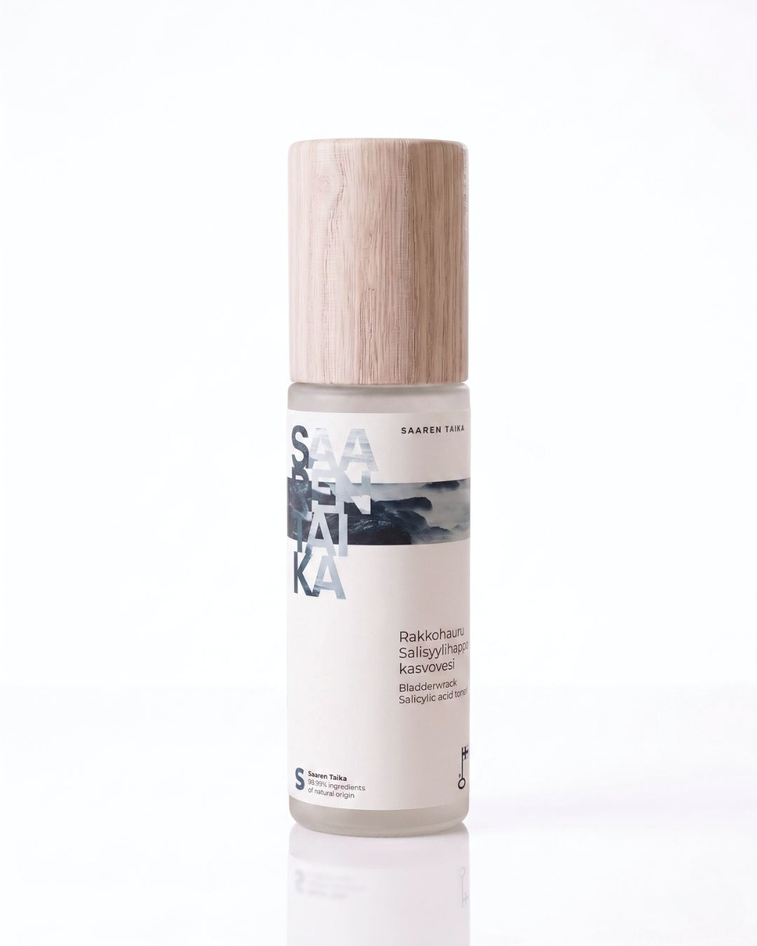 Hellävarainen Rakkohauru Salisyylihappo kasvovesi yhdistää nanoformuloidun salisyylihapon, eli BHA:n, rauhoittavan lehmuksenkukkaveden ja Saaristomereltä kerätyn rakkohaurun ihoasi tasapainottavaksi ja uudistavaksi kokonaisuudeksi.