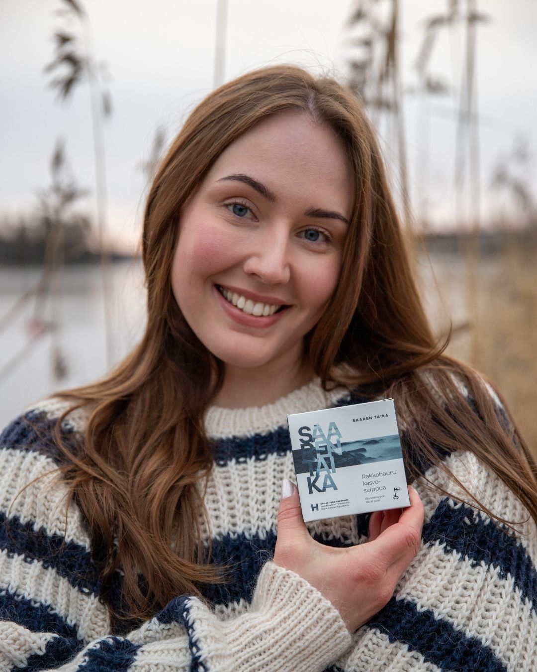 Rakkohauru kasvosaippuan kosteuttavan vaikutuksen lisäksi sillä on antibakteerisia ominaisuuksia, joiden avulla se voi hillitä ihon kutinaa ja epäpuhtauksien syntymistä.