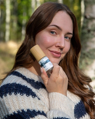 Rakkohauru superseerumi, peptidit, retinoli, hyaluronihappo, maksaläiskät, juonteet, ihohuokoset Kasvoseerumi Saaren Taika