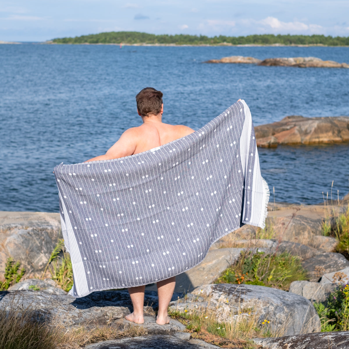 Hamam towel! Kuohu Black-Coral with hanging loop - Size 90x175cm, 450g, 100% cotton - Saaren Taika Decor