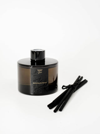 Huonetuoksu Jasmiini & Seetri - Hienostunut ja tyylikäs huonetuoksu kestää n. 6-12kk! (Huom! Iso!)