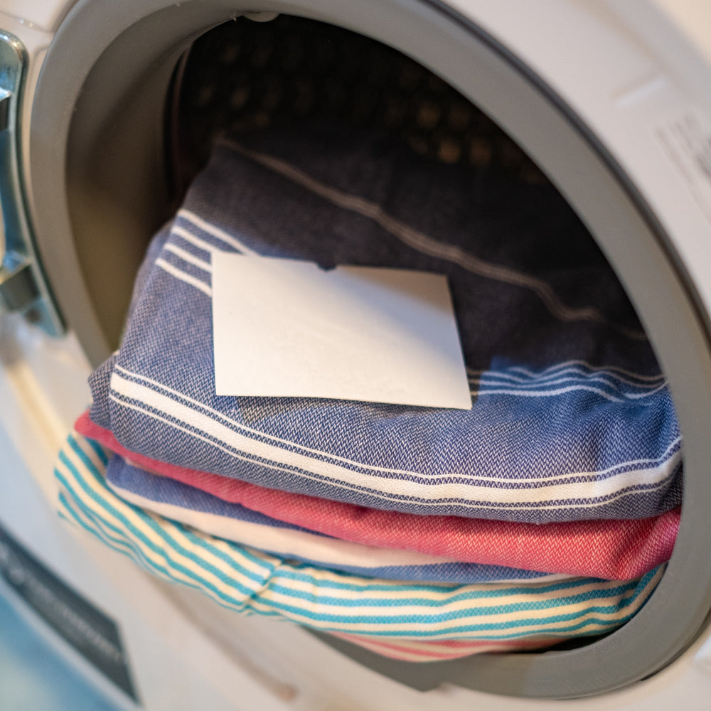 Nämä ympäristöystävälliset, Zero Waste -pyykinpesuliinat ovat tarkoitettu vähentämään sekä muovipakkausten että haitallisten kemikaalien määrää arjessasi. Saaren Taian pyykinpesuliinat ovat uusi innovaatio, joka käyttää patentoitua valmistusmenetelmää.