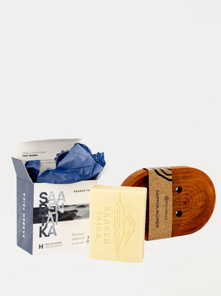 Saaren Taika Teepuusaippua sekä puinen saippua-alusta