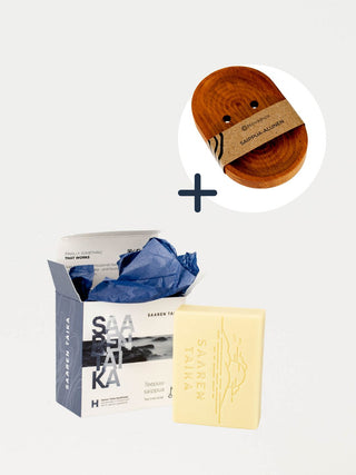 Saaren Taika Teepuusaippua sekä puinen saippua-alusta