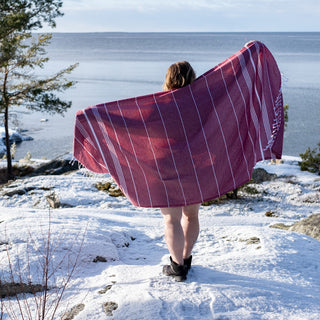 Pehmeä hamam-pyyhe on hellävarainen ihollesi ja hiuksillesi. Se on erityisen sopiva herkkäihoisille ja vähentää hiusten kulumista verrattuna perinteiseen froteepyyheeseen