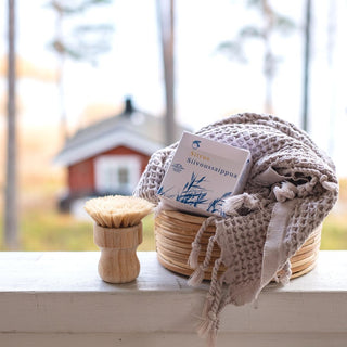 Ekologinen ja biohajoava Saaren Taika siivoussaippua on hellävarainen käyttäjänsä iholle ja hengitykselle, mutta erittäin tehokas kaikelle lialle!