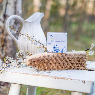 Ekologinen ja biohajoava Saaren Taika siivoussaippua on hellävarainen käyttäjänsä iholle ja hengitykselle, mutta erittäin tehokas kaikelle lialle!