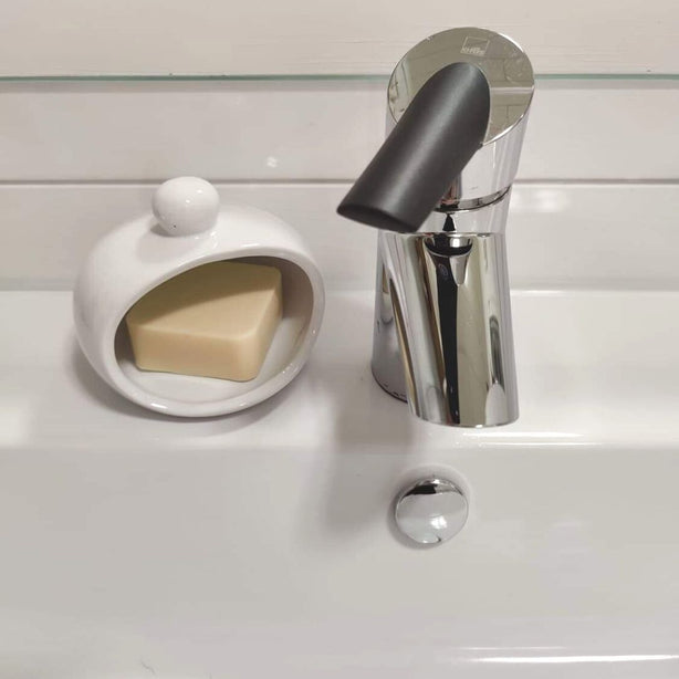 Ceramic cleaning soap nest for storing soap